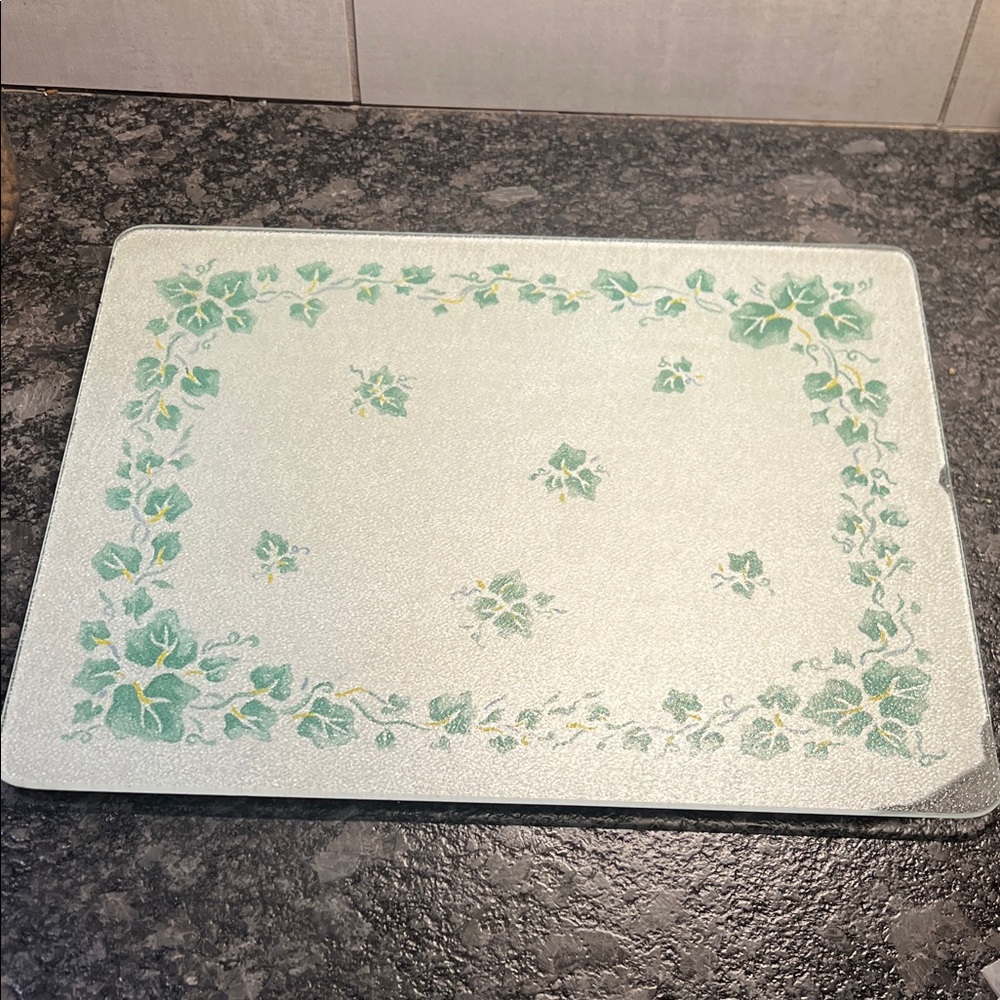 12x15 Callaway Ivy Corelle Glass counter saver/cutting board. Good condition